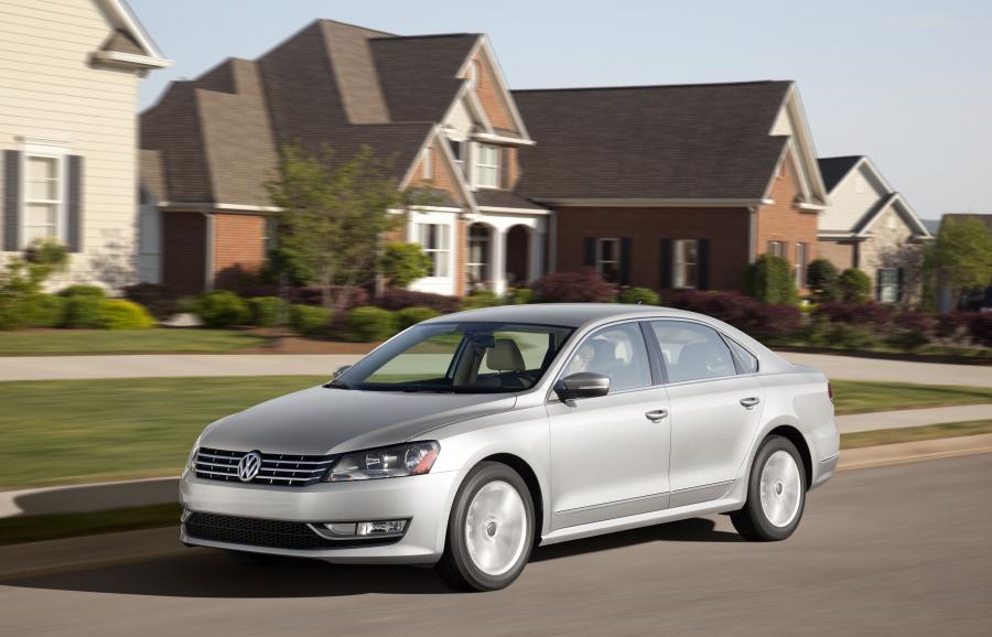  Volkswagen Passat 2011 года  (US) (фото 59 из 111)